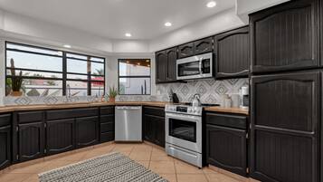 Refrigerador, microondas, horno y lavavajillas