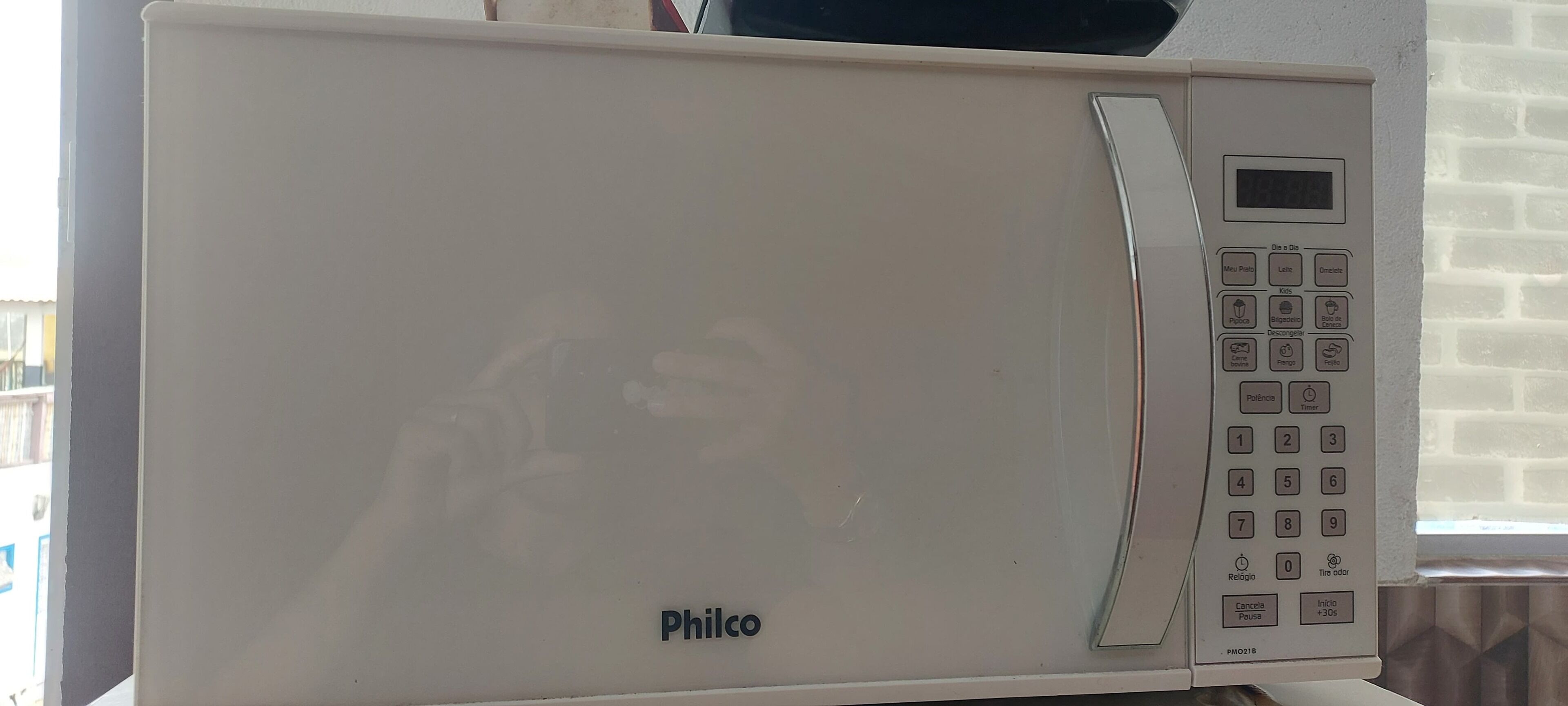 A white Philco microwave oven with a digital display and a numeric keypad.