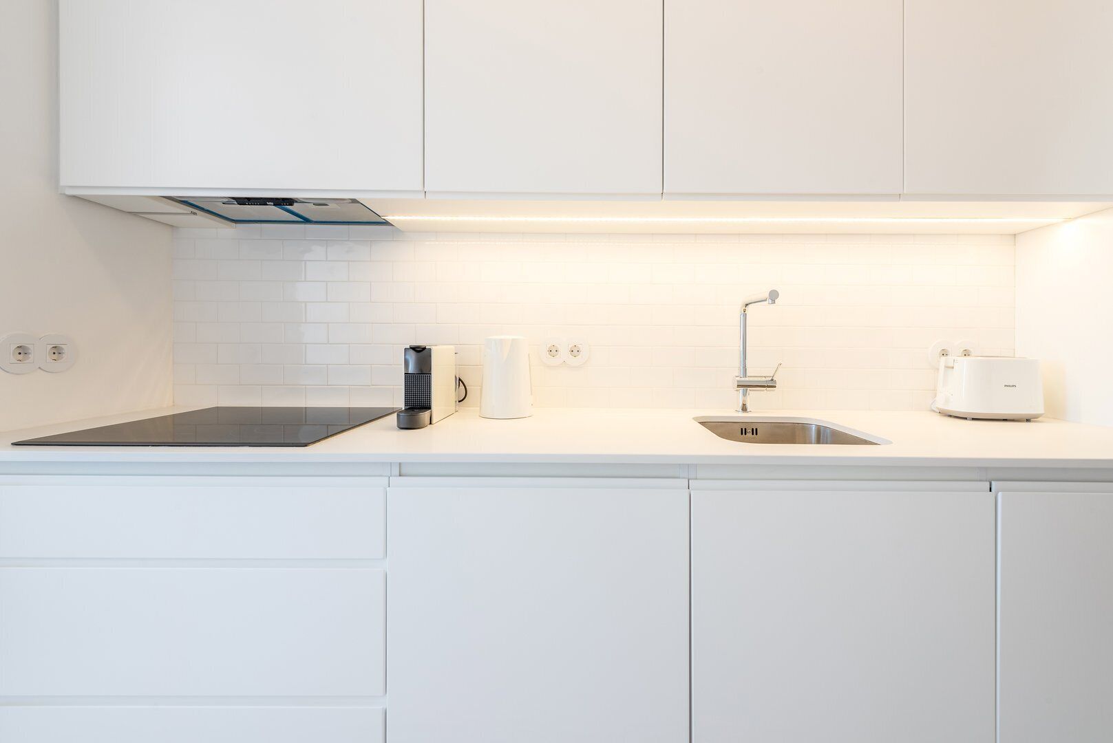 Refrigerador, microondas, horno y lavavajillas 