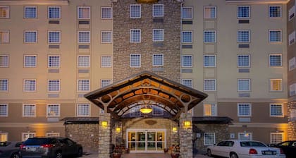 Equipped Suite Near CHA | Indoor Pool + Gym Access