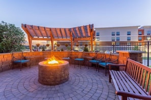 An outdoor patio with a fire pit, seating, and a pergola structure. - Suite in Davenport | Free Breakfast, Free Wi-Fi (Davenport)
