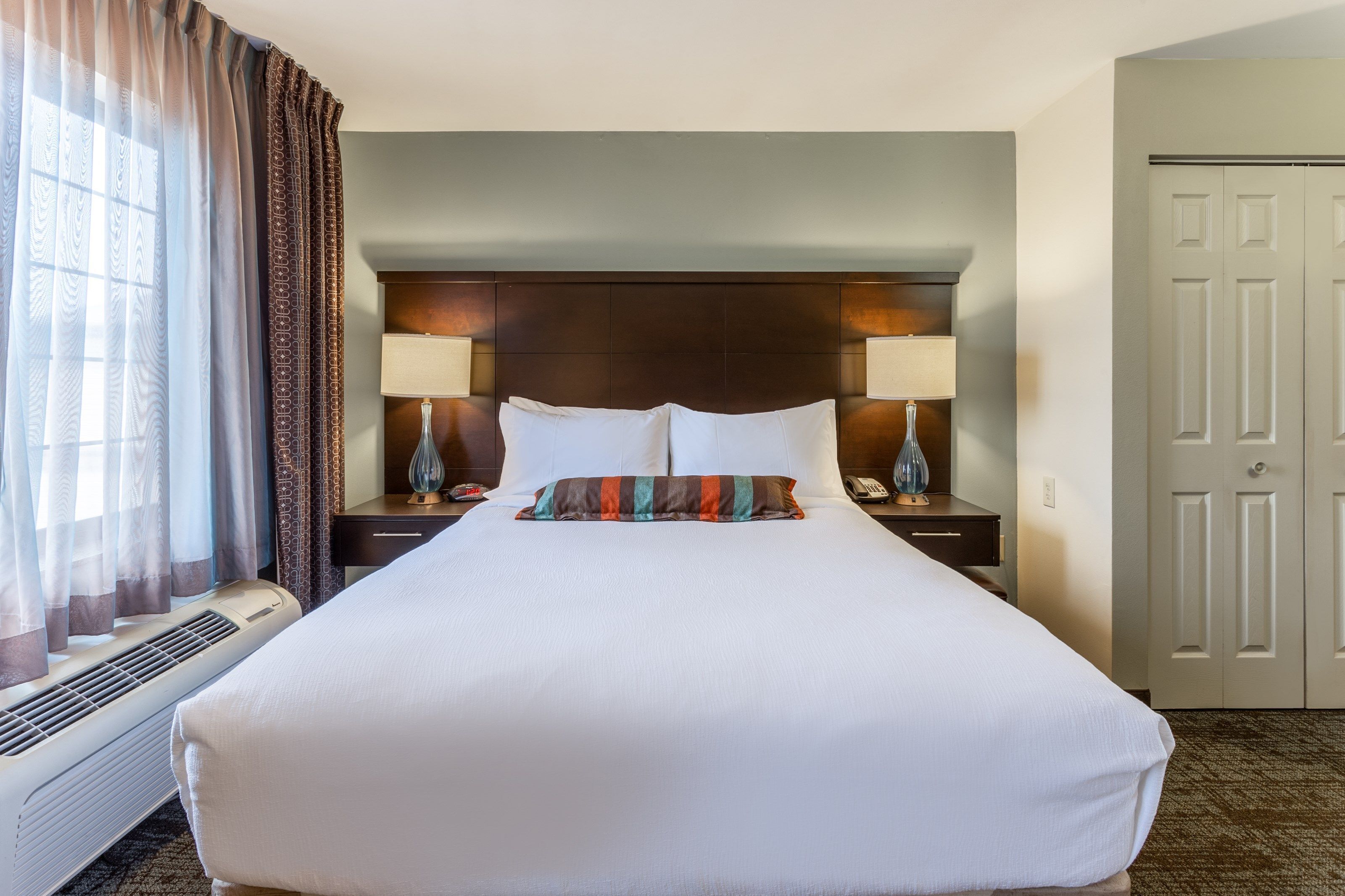 2 soverom, safe på rommet, strykejern/-brett og wi-fi (inkludert)