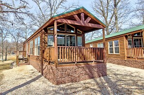 Exterior - Thousand Oaks Resort (Langley)