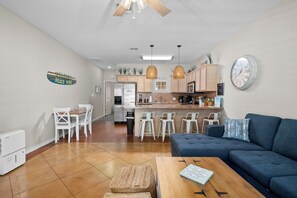 TV, DVD player, books - Sunny Townhome w/ Pool Access ~ 1 Mi to Beach (Corpus Christi)