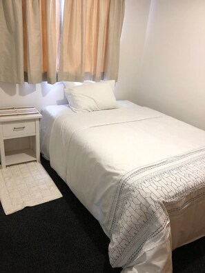 3 chambres, fer et planche à repasser, Wi-Fi gratuit, draps fournis