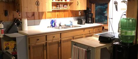 Fridge, microwave, oven, coffee/tea maker