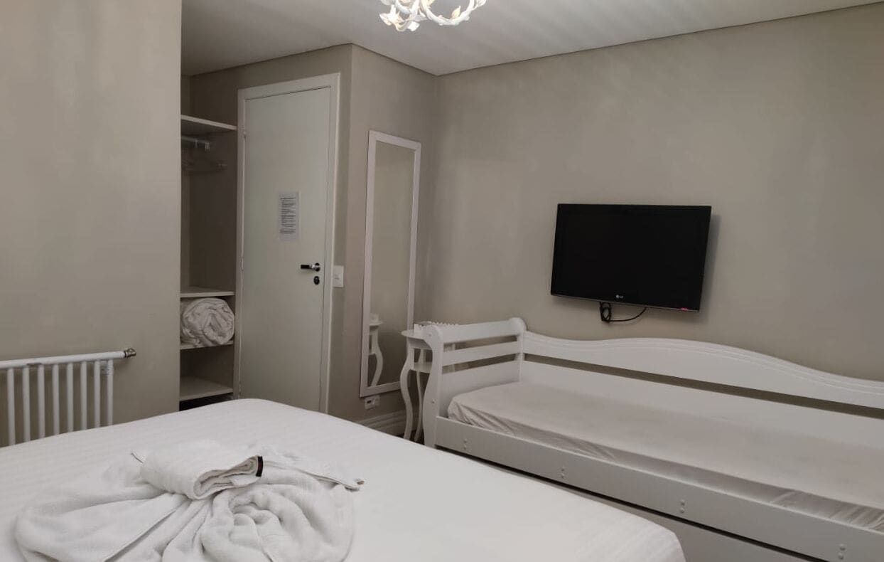 Suíte tradicional | Ferros/tábuas de passar roupa, Wi-Fi de cortesia, roupa de cama