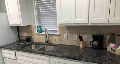 3 bedroom home by Kataluma Nightly Rentals