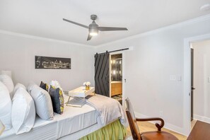 2 bedrooms, in-room safe, desk, WiFi