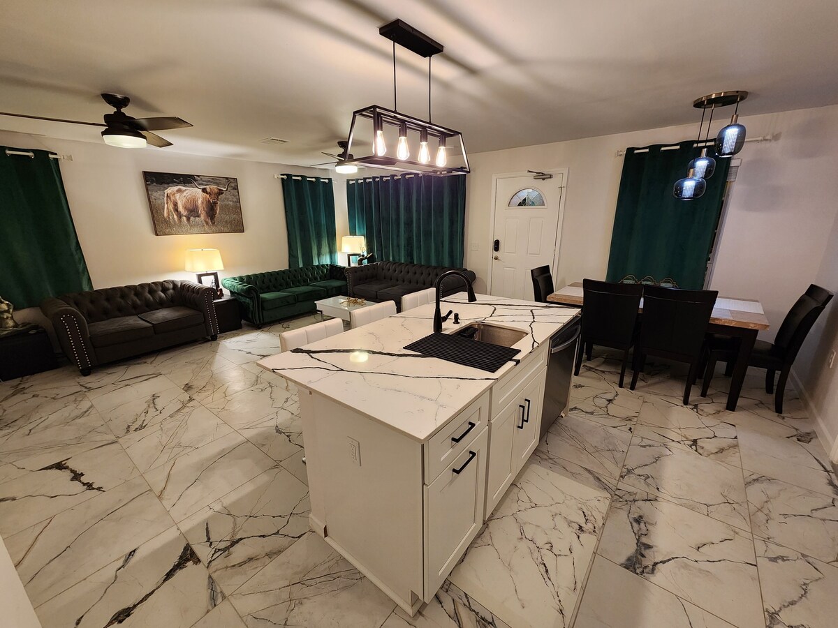 Photo 6 of Modern 3BR House near Downton Austin