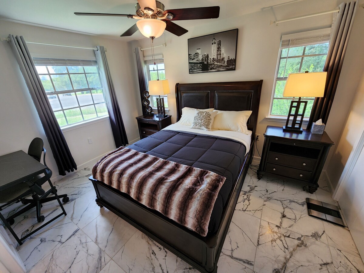 Photo 13 of Modern 3BR House near Downton Austin