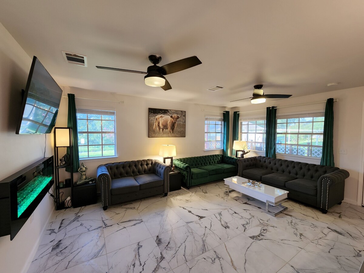 Photo 12 of Modern 3BR House near Downton Austin