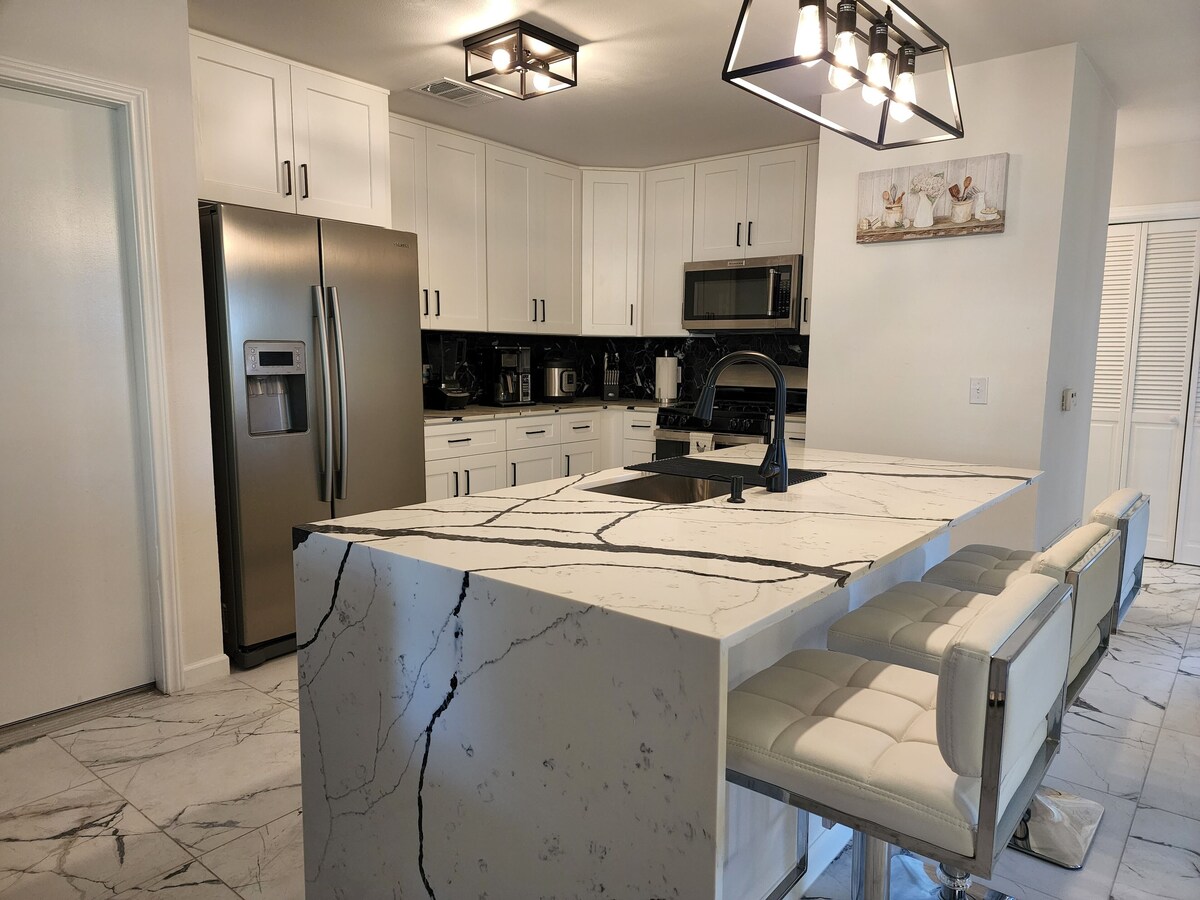 Photo 10 of Modern 3BR House near Downton Austin