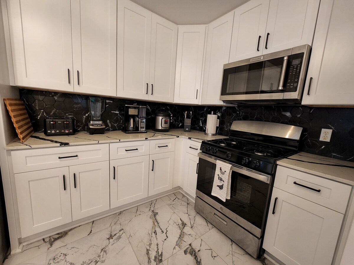 Photo 8 of Modern 3BR House near Downton Austin