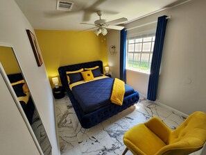 3 Schlafzimmer, Schreibtisch, Bügeleisen/Bügelbrett, Reisekinderbett