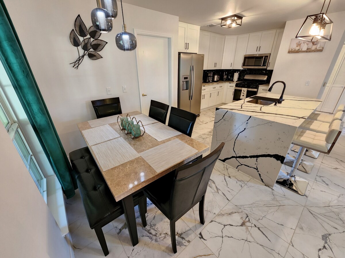 Photo 9 of Modern 3BR House near Downton Austin