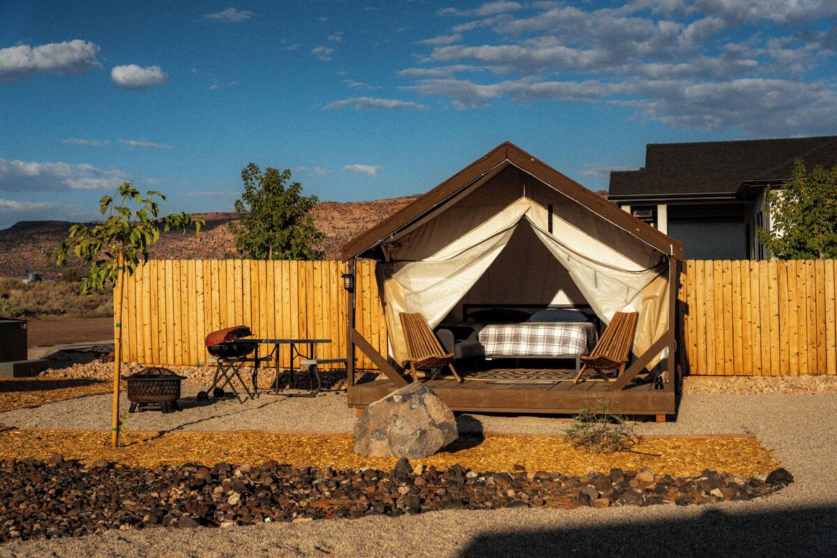 Telt – exclusive, 1 soverom, badstue, ved fjell (Safari Tent) | Sengetøy av topp kvalitet, individuelt dekorert og individuelt innredet