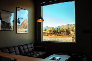 Angel's Hideaway | Living area - Desert Sage Retreat (Colorado City)