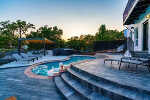 Pool - Lakefront Home. Insane Views - Pool/Spa! Gameroom! (Kingsland)