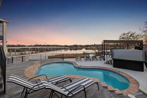 Pool - Lakefront Home. Insane Views - Pool/Spa! Gameroom! (Kingsland)
