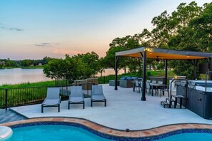 Terrace/patio - Lakefront Home. Insane Views - Pool/Spa! Gameroom! (Kingsland)