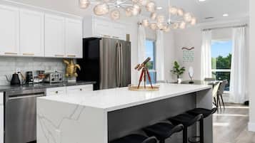 Coffee/tea maker, fridge, microwave, oven