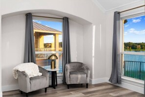 TV, video games, offices - Lakefront Home. Insane Views - Pool/Spa! Gameroom! (Kingsland)