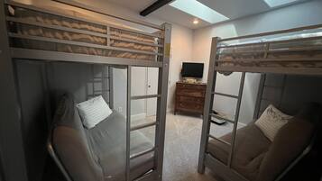 3 多间卧室、熨斗/熨衣板、WiFi、床单