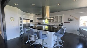 冷蔵庫、電子レ�ンジ、オーブン、コンロ