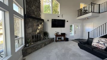 Smart TV, fireplace, stereo