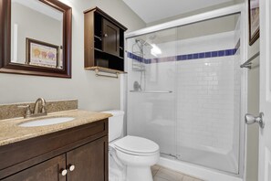 淋浴/盆浴组合、毛巾、卫生纸