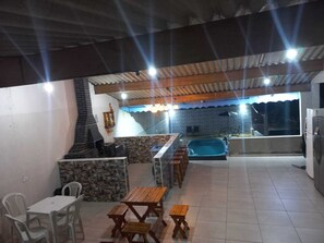 Outdoor dining - Country house with space for events, parties, leisure with family and friends. (São Paulo)