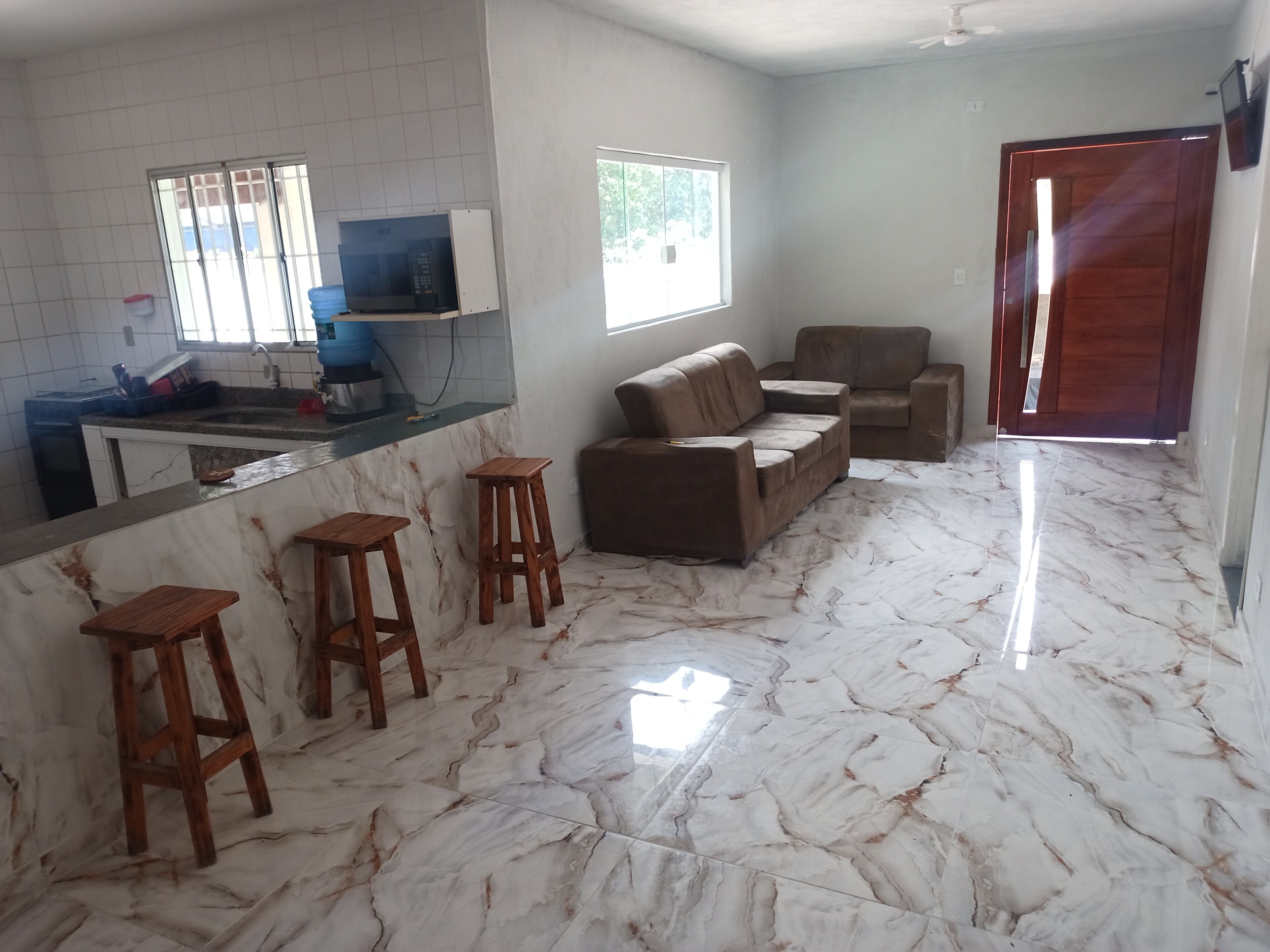 Smart TV, pebolim, aparelho de som