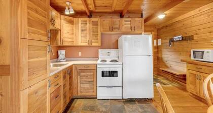 Lakefront Cottage near Big White and Kelowna