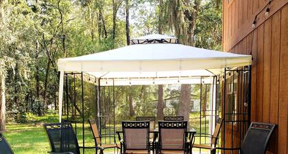 Lucky Lodge: 3Bd/2Bth Home Away from Home Sleeps8!