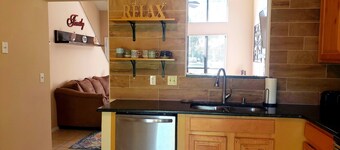 Lucky Lodge: Sleeps 8! 3Bd/2Bth Home Away from Home