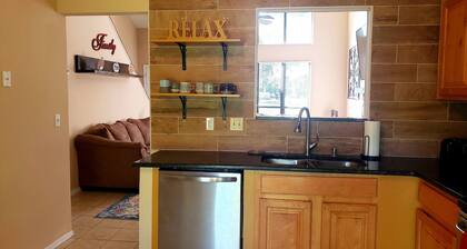 Lucky Lodge: Sleeps 8! 3Bd/2Bth Home Away from Home