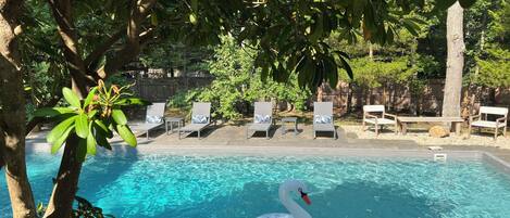 Alberca al aire libre y alberca climatizada