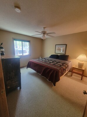 4 bedrooms, iron/ironing board, free WiFi, bed sheets