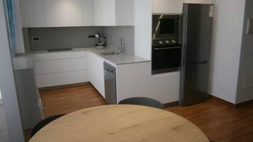 Fridge, microwave, stovetop, cookware/dishes/utensils