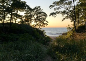 Beach nearby, sun-loungers, beach towels