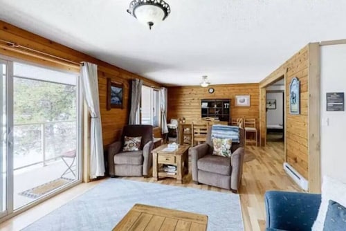 Lakefront Suite w/ Private Hot Tub | Fireplace