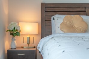 2 bedrooms, in-room safe, desk, iron/ironing board