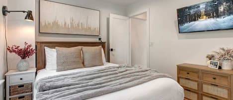 4 bedrooms, iron/ironing board, WiFi, bed sheets