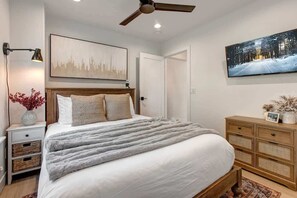 4 bedrooms, iron/ironing board, WiFi, bed sheets