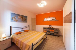 2 slaapkamers, een strijkplank/strijkijzer, gratis wifi