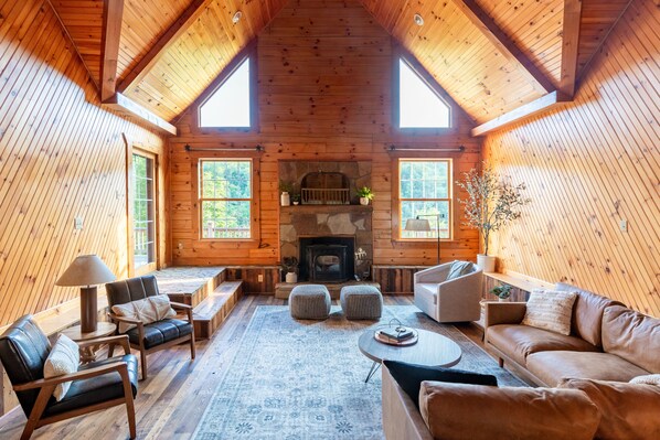 智能电视、壁炉、电子游戏