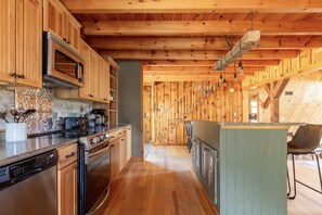 冰箱、微波炉、烤箱、炉灶