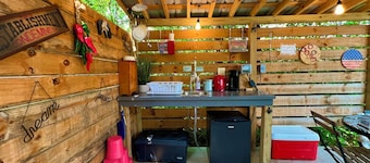 Sexiest Lil Cabin in Saugerties, NY