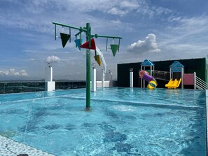 Outdoor pool - Sri Indar Hotel & Suites (Parit Buntar)